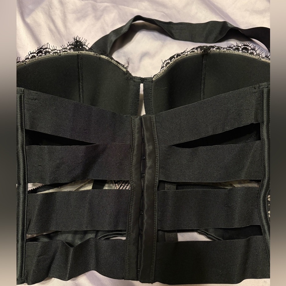 Lace banded halter top - Picture 2 of 3